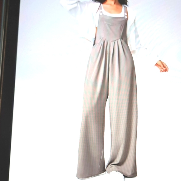 HALARA Pants - LARGE.    HALARA WIDE LEG WAFFLE ADJUSTABLE STRAPS OVERALLS